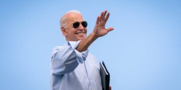 López Obrador defendió a Trump ante Biden, dice Loret de Mola
