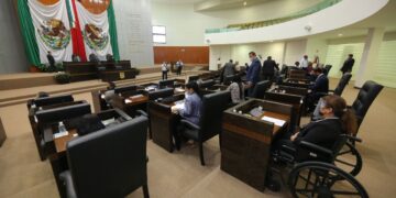 Tras derrame cerebral, diputada de Tamaulipas regresa al Congreso en silla de ruedas