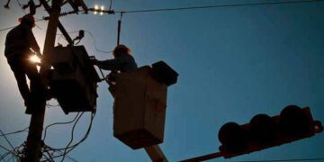 Exige senador a CFE garantizar suministro eléctrico sin interrupciones