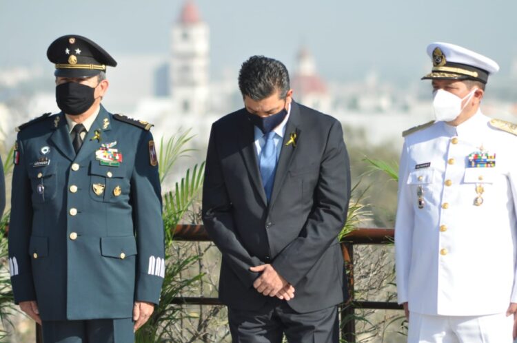 Advierte Cabeza de Vaca persecución en su contra