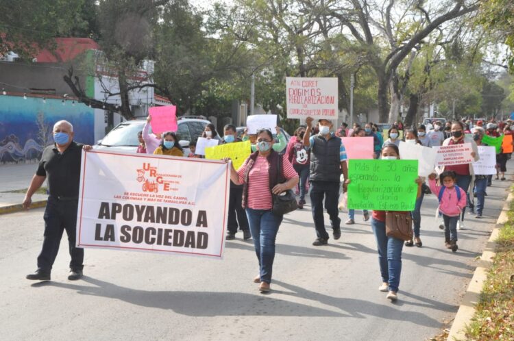 Bloquean avenida en Victoria