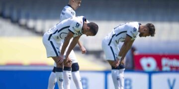 Pumas se atora en el fondo