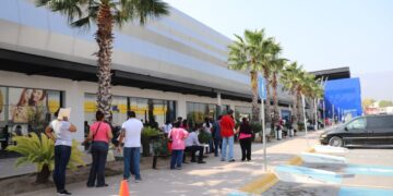 Se registran largas filas en modulo del INE en Victoria