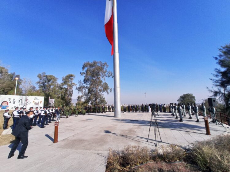 Conmemora gobernador de Tamaulipas ceremonia cívica en Día de la Bandera