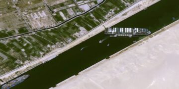 Canal de Suez: las impresionantes imágenes satelitales del impacto del bloqueo causado por el Ever Given