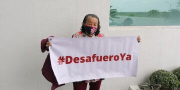 Diputados de MORENA protestan en el Informe del gobernador de Tamaulipas