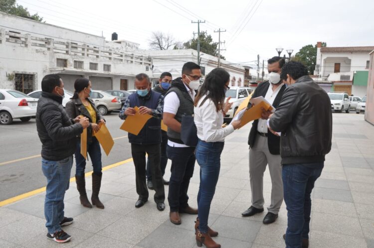Piden maestros pago al gobernador de Tamaulipas