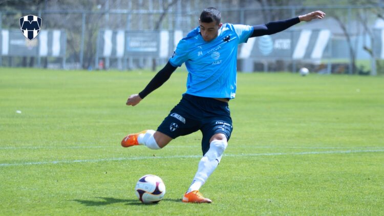 Rayados quiere cazar al León esta noche