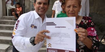Intensifica Lalo Gattás  acercamiento con gente  de colonias populares