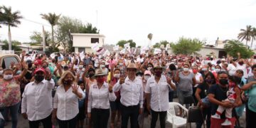 Suscribe Lalo Gattas compromisos con vecinos de la Américo Villarreal y Miguel Alemán
