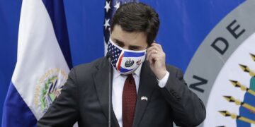 El enviado de Biden para resolver la crisis migratoria se va de El Salvador sin ver a Bukele