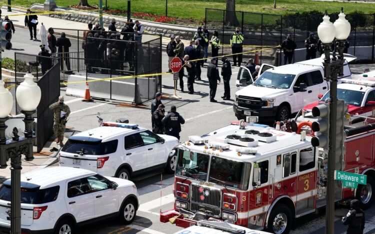 Muere un policía del Capitolio en ataque a las afueras del edificio; el sospechoso falleció