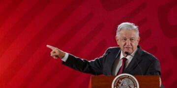 AMLO rechaza campaña para someter a la autoridad electoral