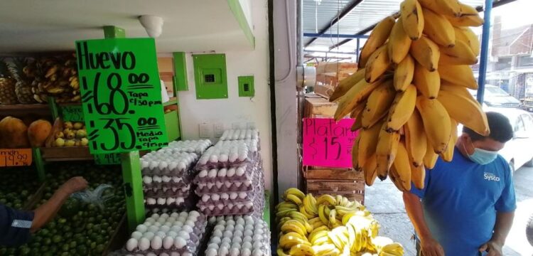 Reportan baja del precio del huevo en mercado de Victoria