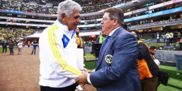 Miguel Herrera se acerca a los Tigres