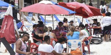 Cancún y más playas de Q. Roo en ‘riesgo inminente’ de semáforo rojo