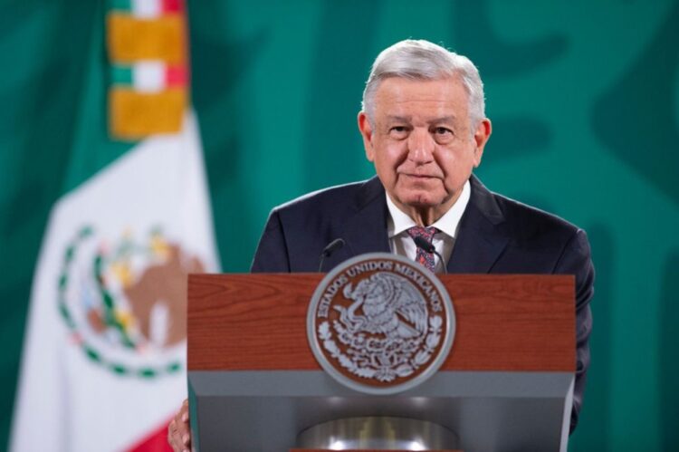 AMLO pide no dejarse aterrorizar por violencia y salir a votar