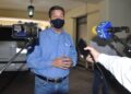 Llega Cabeza de Vaca a Palacio y exige resolución de la Corte