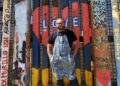 El talentoso Enrique Chiu pinta un mural en Mérida