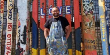 El talentoso Enrique Chiu pinta un mural en Mérida