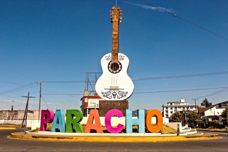 Paracho de Verduzco, capital mundial de la guitarra