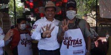 Tianguistas de la Estudiantil comprometen su voto con Lalo Gattás