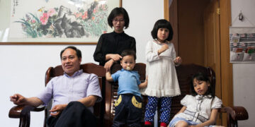 China autoriza tener hasta tres hijos por familia