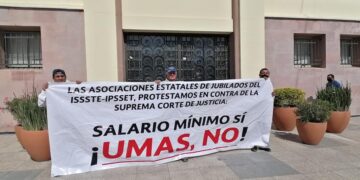 Maestros de la CNTE protestan en palacio de gobierno de Tamaulipas