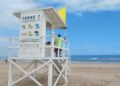 Turistas dañan torres salvavidas en la playa Miramar