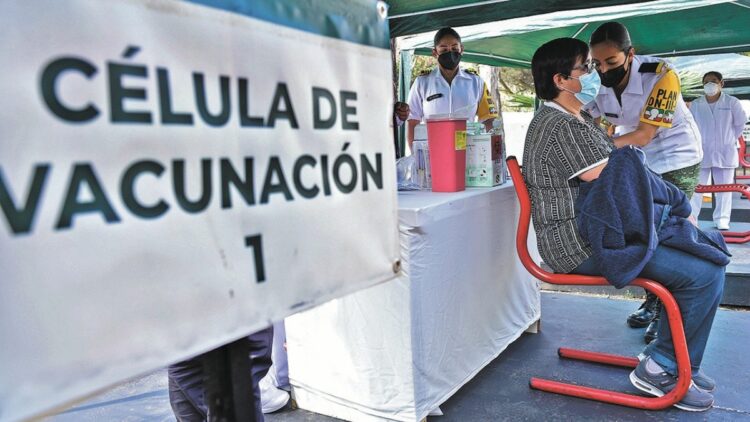 Ciudad de México vacunará desde este martes a más de 350 mil trabajadores del sector educativo