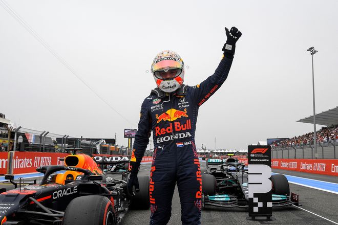 Gana Max Verstappen la Fórmula Uno en Estiria, Checo Pérez llega en cuarto
