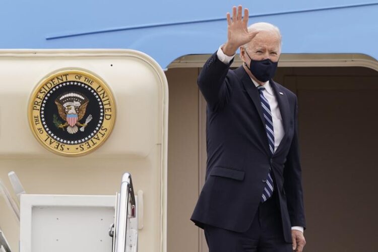 Biden visitará el jueves el sitio del derrumbe en Miami