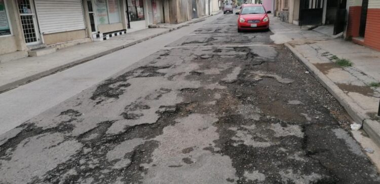 Calles reparadas por Comapa ya están destrozadas