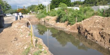 Se inundan de aguas negras en ejido de Ciudad Victoria