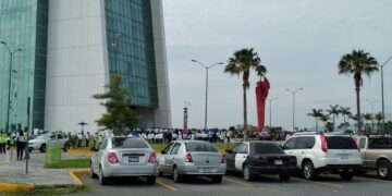 Por falsa alarma, evacúan a 1,300 burócratas de la Torre Bicentario