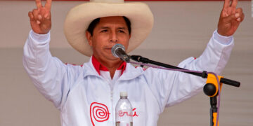 Elecciones en Perú: Pedro Castillo supera a Keiko Fujimori en el recuento oficial