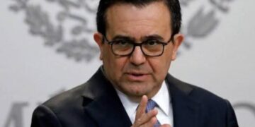 Va FGR por Ildefonso Guajardo, ex secretario de economía de Peña Nieto