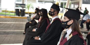 Ni la pandemia detuvo a mil 100 estudiantes del CBTis 24 y se gradúan