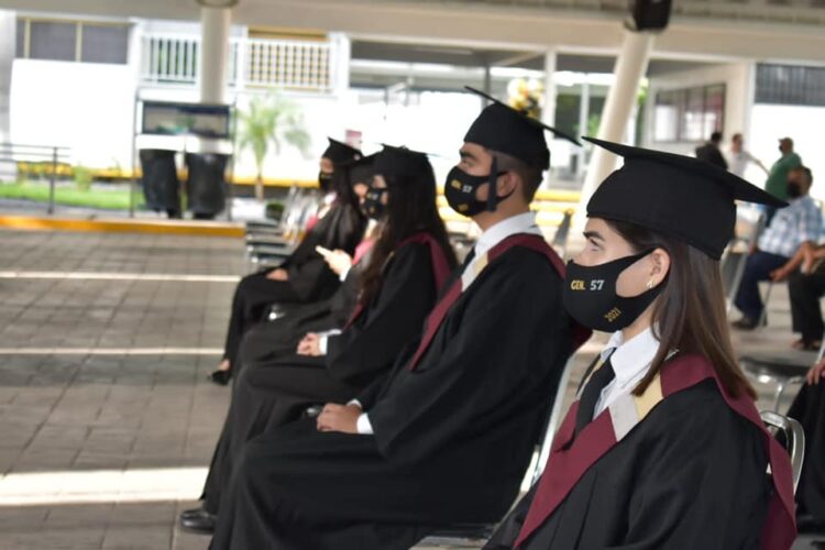 Ni la pandemia detuvo a mil 100 estudiantes del CBTis 24 y se gradúan
