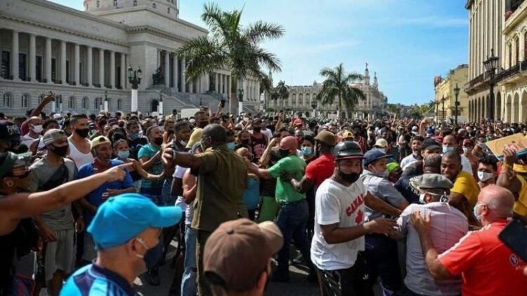 Encarcela Cuba a corresponsal del diario español ABC