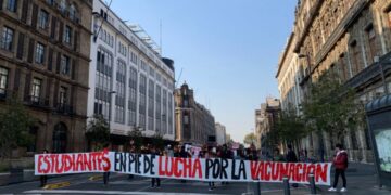 Anuncian estudiantes de México una marcha por vacunas el 6 de julio