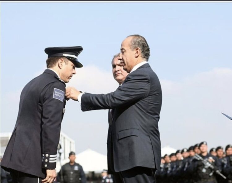 Fallas en aeropuerto «por esa demagogia que llaman austeridad»: Felipe Calderón