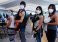 Milenials de la Ciudad de México llenan sedes de vacunación, reciben la Sputnik