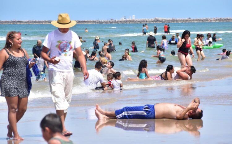 Una playa de Tamaulipas recibe 80 mil turistas en una semana