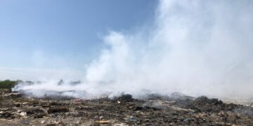 Controla Protección Civil incendio en relleno sanitario de Victoria