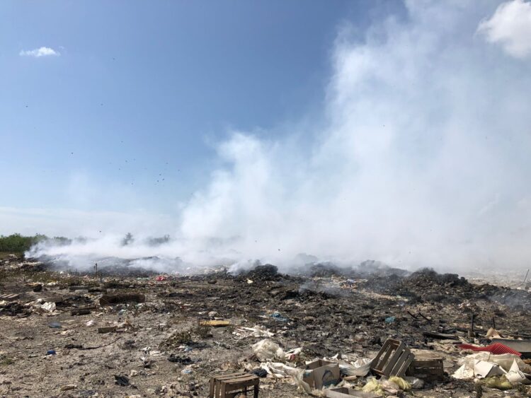 Controla Protección Civil incendio en relleno sanitario de Victoria
