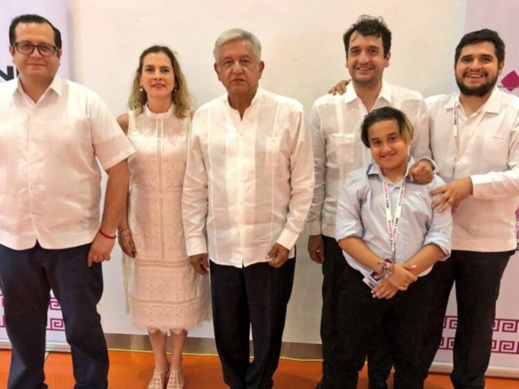 Esposa e hijos de AMLO, en lista de programa espía Pegasus