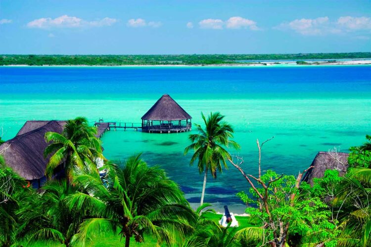 Visita Bacalar y su laguna de siete colores