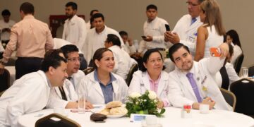 Un año tarde, entregan premio de la rifa del avión presidencial al ISSSTE de Tampico