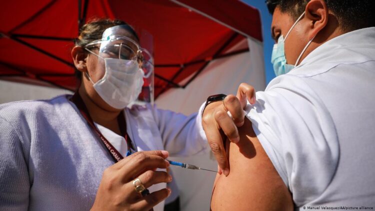 Lanzan en Chiapas campaña de vacunación 3×2 contra el COVID-19